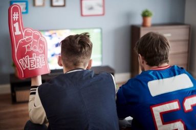 الفرق بين هولك وأروما ويونيفرس IPTV: أي اشتراك يناسبك؟