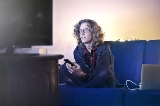 ما الفرق بين Cccam و IPTV؟